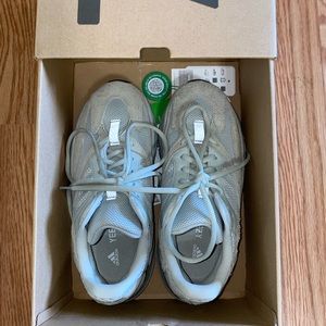 Adidas Yeezy boost 700 salt